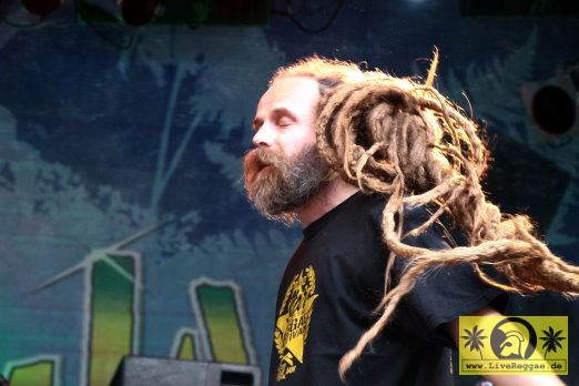 Uwe Banton (D) with Ganjaman and The Evolution Band 17. Reggae Jam Festival - Bersenbrueck 06. August 2011 (15).JPG